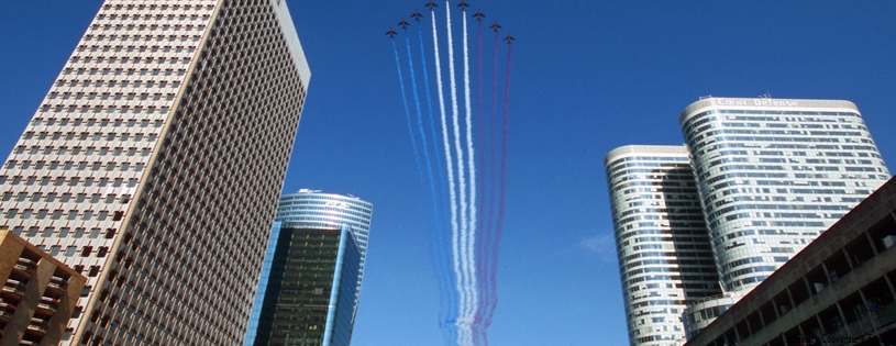 Vol au dessus de La Défense 14 juillet, Paris, France - Facebook Cover.jpg