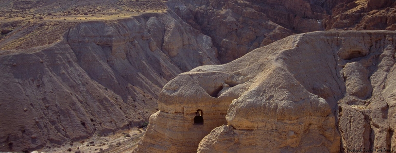 Cover_FB_ Grotte_des_manuscrits_de_la_mer_morte,_Qumran_Grotte_4,_Israel.jpg